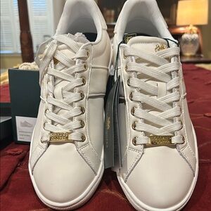 Holland Cooper White Leather  knightsbridge Sneakers Gold Hardware size 10 us.